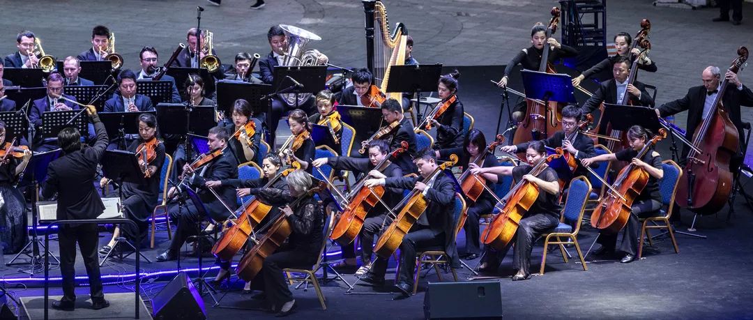 美翻了黄果树户外音乐会现场中俄艺术家共同奏响仲夏夜交响乐之梦