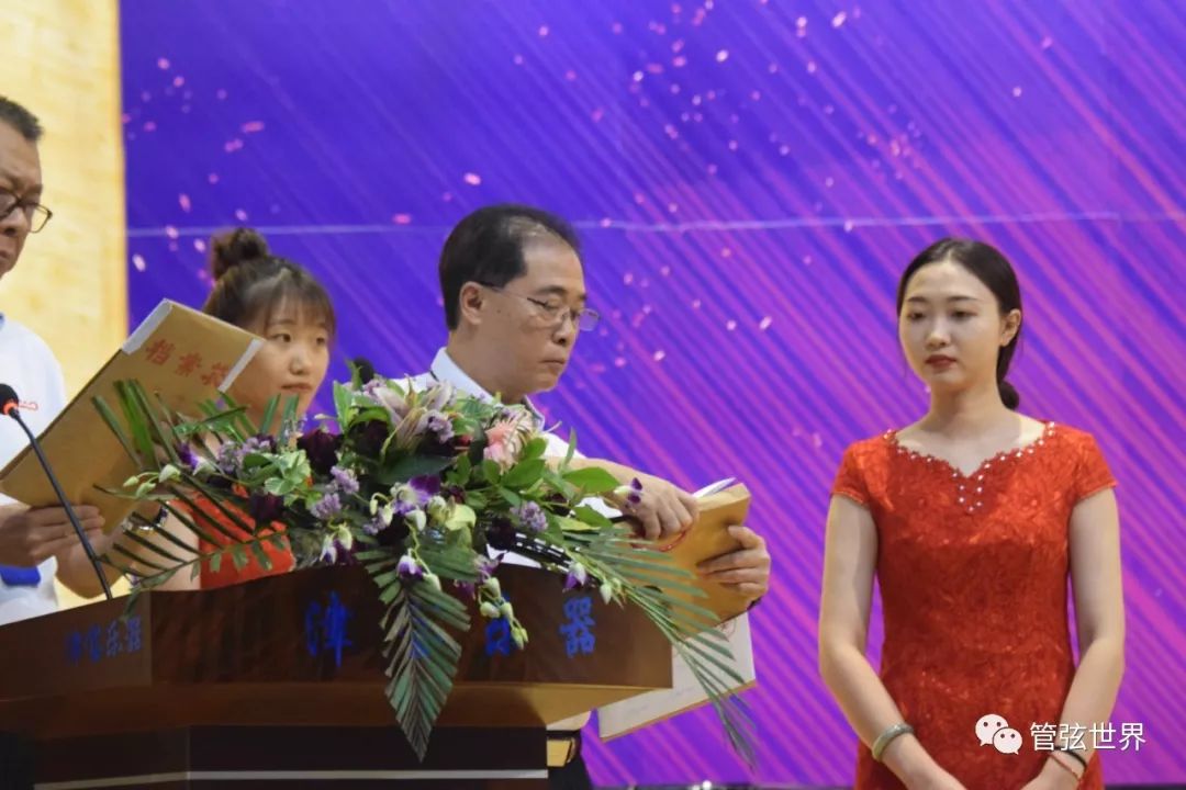 其中,夺得大号职业组一等奖和长号职业组一等奖的分别是刘孟琦和张鑫.